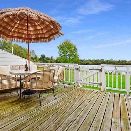 Luxury Lodge In The Heart Of The Cotswolds Cirencester Εξωτερικό φωτογραφία