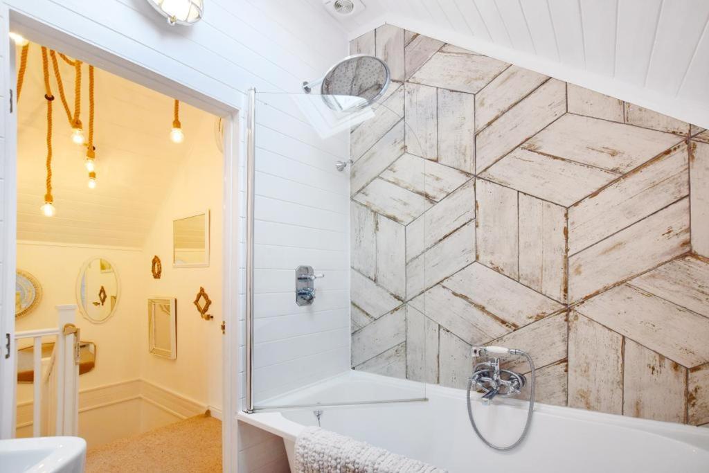 Luxury Lodge In The Heart Of The Cotswolds Cirencester Εξωτερικό φωτογραφία