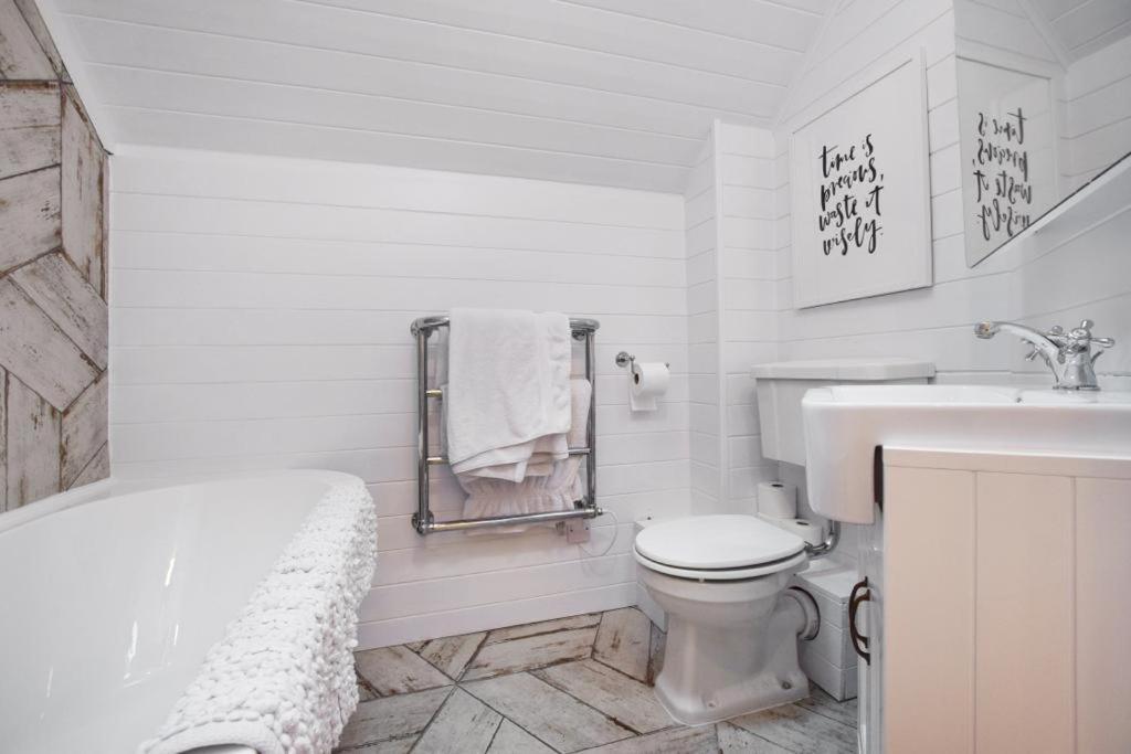 Luxury Lodge In The Heart Of The Cotswolds Cirencester Εξωτερικό φωτογραφία